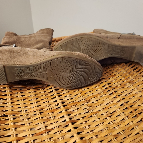 Womens Bandolino wedge buckle boots size 10 side zip rubber sole Taupe - Picture 3 of 4